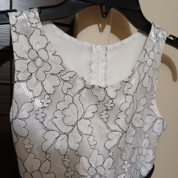 Sz 8 girls dress white with black threading. - Picture 3 of 3